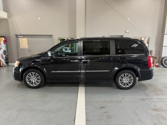 Used 2014  Chrysler Town & Country 4dr Wgn Touring-L at J's Auto near Manchester&comma; IA