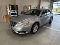 Used 2013  Chrysler 200 4d Sedan Touring at J's Auto near Manchester&comma; IA