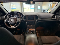 Used 2018  Jeep Grand Cherokee Laredo E 4x4 &ast;Ltd Avail&ast; at J's Auto near Manchester&comma; IA