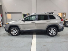 Used 2017  Jeep Cherokee Limited 4x4 at J's Auto near Manchester&comma; IA
