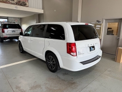 Used 2018  Dodge Grand Caravan SE Plus Wagon at J's Auto near Manchester&comma; IA