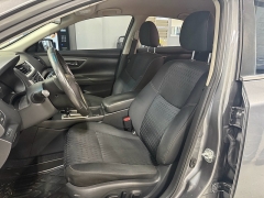 Used 2017  Nissan Altima 2&period;5 SV Sedan at J's Auto near Manchester&comma; IA