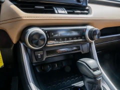 Used 2019  Toyota RAV4 4d SUV FWD LE at A Motors Sales & Finance near San Antonio&comma; TX
