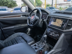 Used 2018  Volkswagen Atlas 3&period;6L V6 SEL Premium 4MOTION at A Motors Sales & Finance near San Antonio&comma; TX