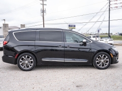 Used 2019  Chrysler Pacifica 4d Wagon Limited at A Motors Sales & Finance near San Antonio&comma; TX