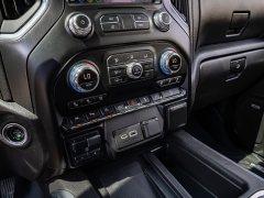 Used 2020  GMC Sierra 1500 4WD Crew Cab AT4 at A Motors Sales & Finance near San Antonio&comma; TX