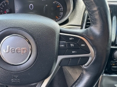 Used 2019 Jeep Grand Cherokee 4d SUV 2WD Laredo Altitude at A Motors Sales & Finance near San Antonio, TX