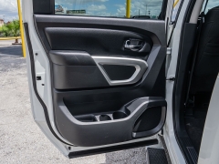 Used 2017  Nissan Titan 4WD Crew Cab SV at A Motors Sales & Finance near San Antonio&comma; TX