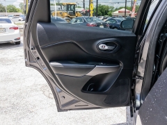 Used 2021  Jeep Cherokee Latitude Plus FWD at A Motors Sales & Finance near San Antonio&comma; TX