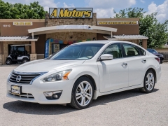 Used 2015  Nissan Altima 4d Sedan SL 3&period;5L at A Motors Sales & Finance near San Antonio&comma; TX