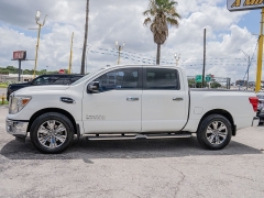 Used 2017  Nissan Titan 4WD Crew Cab SV at A Motors Sales & Finance near San Antonio&comma; TX