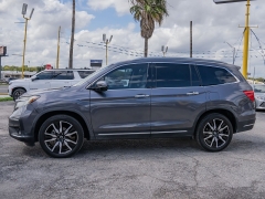 Used 2019  Honda Pilot 4d SUV FWD Touring 7-Passenger at A Motors Sales & Finance near San Antonio&comma; TX