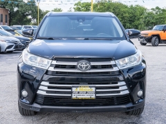 Used 2019  Toyota Highlander 4d SUV FWD XLE at A Motors Sales & Finance near San Antonio&comma; TX