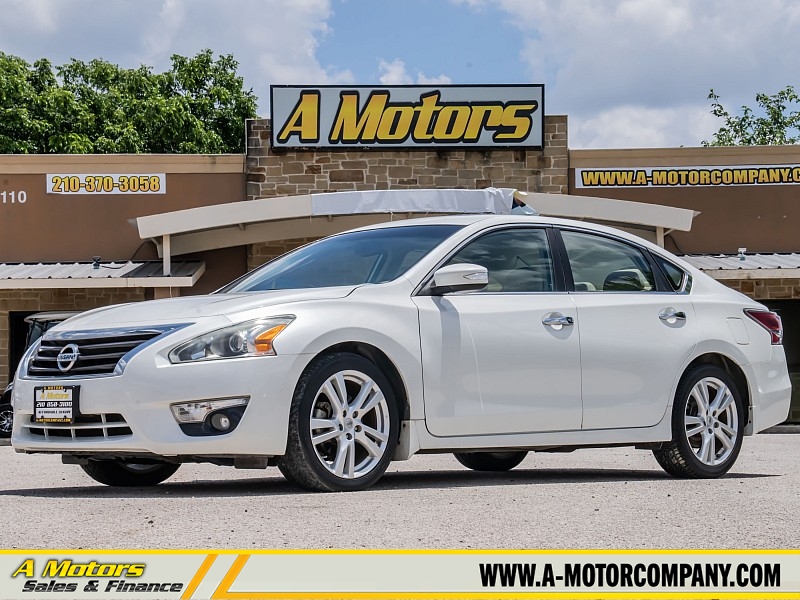 Used 2015  Nissan Altima 4d Sedan SL 3&period;5L at A Motors Sales & Finance near San Antonio&comma; TX