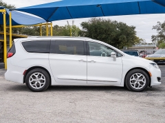 Used 2020  Chrysler Pacifica 4d Wagon Limited at A Motors Sales & Finance near San Antonio, TX