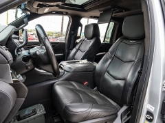 Used 2019  Cadillac Escalade ESV 4d SUV 4WD Platinum at A Motors Sales & Finance near San Antonio&comma; TX
