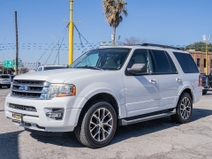 Used 2017  Ford Expedition 4d SUV 2WD XLT at A Motors Sales & Finance near San Antonio&comma; TX