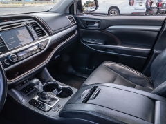 Used 2019  Toyota Highlander 4d SUV FWD XLE at A Motors Sales & Finance near San Antonio&comma; TX