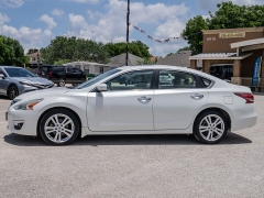 Used 2015  Nissan Altima 4d Sedan SL 3&period;5L at A Motors Sales & Finance near San Antonio&comma; TX