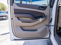 Used 2017  Chevrolet Suburban 4d SUV 4WD LT at A Motors Sales & Finance near San Antonio, TX