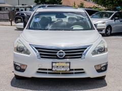Used 2015  Nissan Altima 4d Sedan SL 3&period;5L at A Motors Sales & Finance near San Antonio&comma; TX