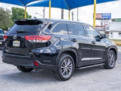 Used 2019  Toyota Highlander 4d SUV FWD XLE at A Motors Sales & Finance near San Antonio&comma; TX