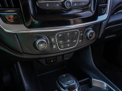 Used 2020  Chevrolet Traverse 4d SUV AWD LT Cloth w&sol;2FL at A Motors Sales & Finance near San Antonio&comma; TX