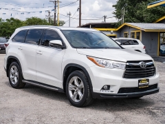 Used 2015  Toyota Highlander 4d SUV FWD Limited Platinum at A Motors Sales & Finance near San Antonio&comma; TX