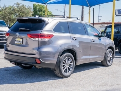 Used 2018  Toyota Highlander 4d SUV AWD XLE at A Motors Sales & Finance near San Antonio&comma; TX