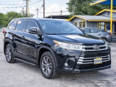 Used 2019  Toyota Highlander 4d SUV FWD XLE at A Motors Sales & Finance near San Antonio&comma; TX