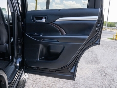 Used 2019  Toyota Highlander 4d SUV FWD XLE at A Motors Sales & Finance near San Antonio&comma; TX