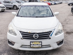 Used 2015  Nissan Altima 4d Sedan 2&period;5L at A Motors Sales & Finance near San Antonio&comma; TX
