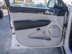 Used 2017  Jeep Grand Cherokee 4d SUV 4WD Summit at A Motors Sales & Finance near San Antonio&comma; TX