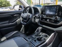 Used 2020  Toyota Highlander 4d SUV FWD XLE at A Motors Sales & Finance near San Antonio&comma; TX