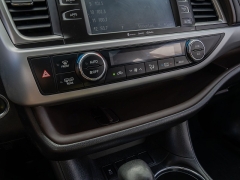 Used 2019  Toyota Highlander 4d SUV FWD XLE at A Motors Sales & Finance near San Antonio&comma; TX