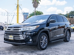 Used 2019  Toyota Highlander 4d SUV FWD XLE at A Motors Sales & Finance near San Antonio&comma; TX