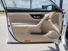 Used 2015  Nissan Altima 4d Sedan SL 3&period;5L at A Motors Sales & Finance near San Antonio&comma; TX