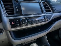 Used 2018  Toyota Highlander 4d SUV AWD XLE at A Motors Sales & Finance near San Antonio&comma; TX