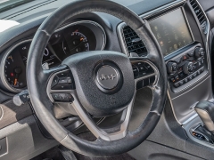 Used 2017  Jeep Grand Cherokee 4d SUV 4WD Laredo Altitude at A Motors Sales & Finance near San Antonio, TX