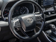 Used 2020  Toyota Highlander 4d SUV FWD XLE at A Motors Sales & Finance near San Antonio&comma; TX