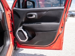 Used 2018  Jeep Renegade 4d SUV FWD Latitude at A Motors Sales & Finance near San Antonio&comma; TX