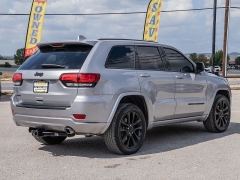 Used 2017  Jeep Grand Cherokee 4d SUV 4WD Laredo Altitude at A Motors Sales & Finance near San Antonio, TX