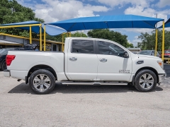 Used 2017  Nissan Titan 4WD Crew Cab SV at A Motors Sales & Finance near San Antonio&comma; TX