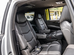 Used 2019  Cadillac Escalade ESV 4d SUV 4WD Platinum at A Motors Sales & Finance near San Antonio&comma; TX