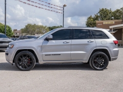 Used 2017  Jeep Grand Cherokee 4d SUV 4WD Laredo Altitude at A Motors Sales & Finance near San Antonio, TX