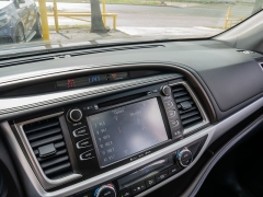 Used 2019  Toyota Highlander 4d SUV FWD XLE at A Motors Sales & Finance near San Antonio&comma; TX