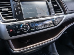 Used 2019  Toyota Highlander 4d SUV FWD XLE at A Motors Sales & Finance near San Antonio&comma; TX