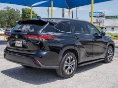 Used 2020  Toyota Highlander 4d SUV FWD XLE at A Motors Sales & Finance near San Antonio&comma; TX