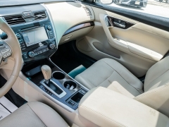 Used 2015  Nissan Altima 4d Sedan SL 3&period;5L at A Motors Sales & Finance near San Antonio&comma; TX