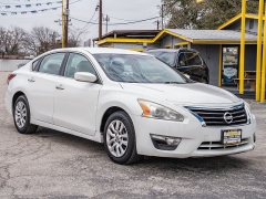 Used 2015  Nissan Altima 4d Sedan 2&period;5L at A Motors Sales & Finance near San Antonio&comma; TX